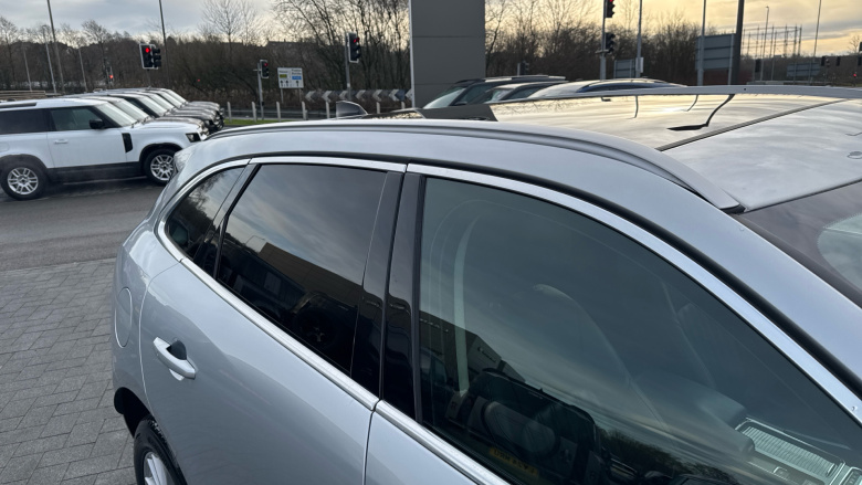 Jaguar F-Pace 2.0d Portfolio 5dr Auto AWD Diesel Estate